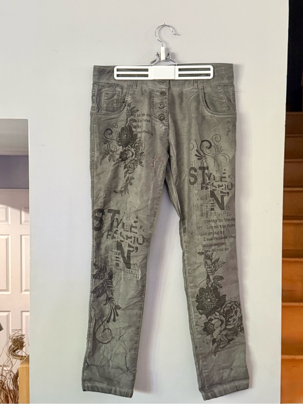 Bella Amore Made in Italy Graphic Script Stretch Button-Fly Pants Grey L
